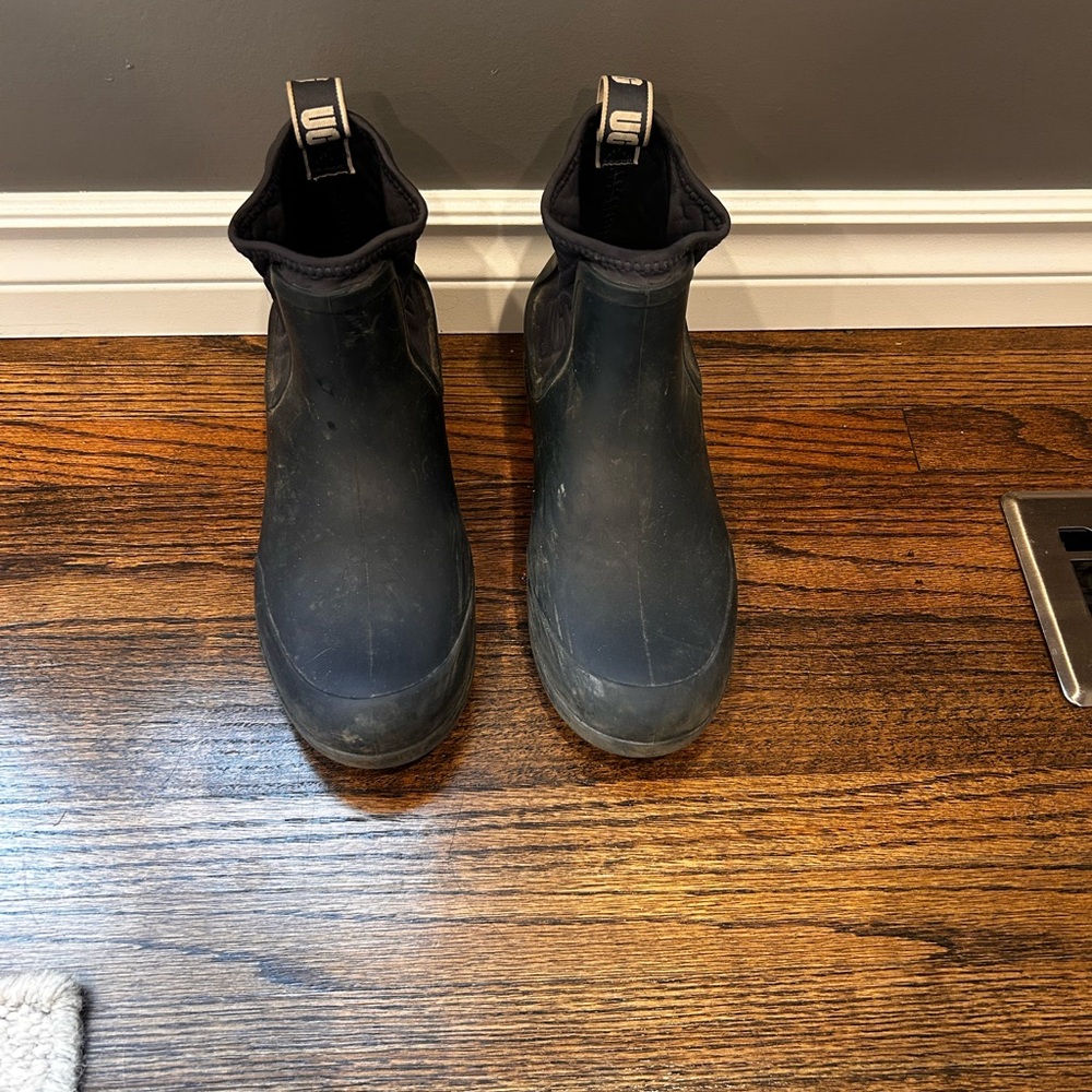 Ugg rain boots